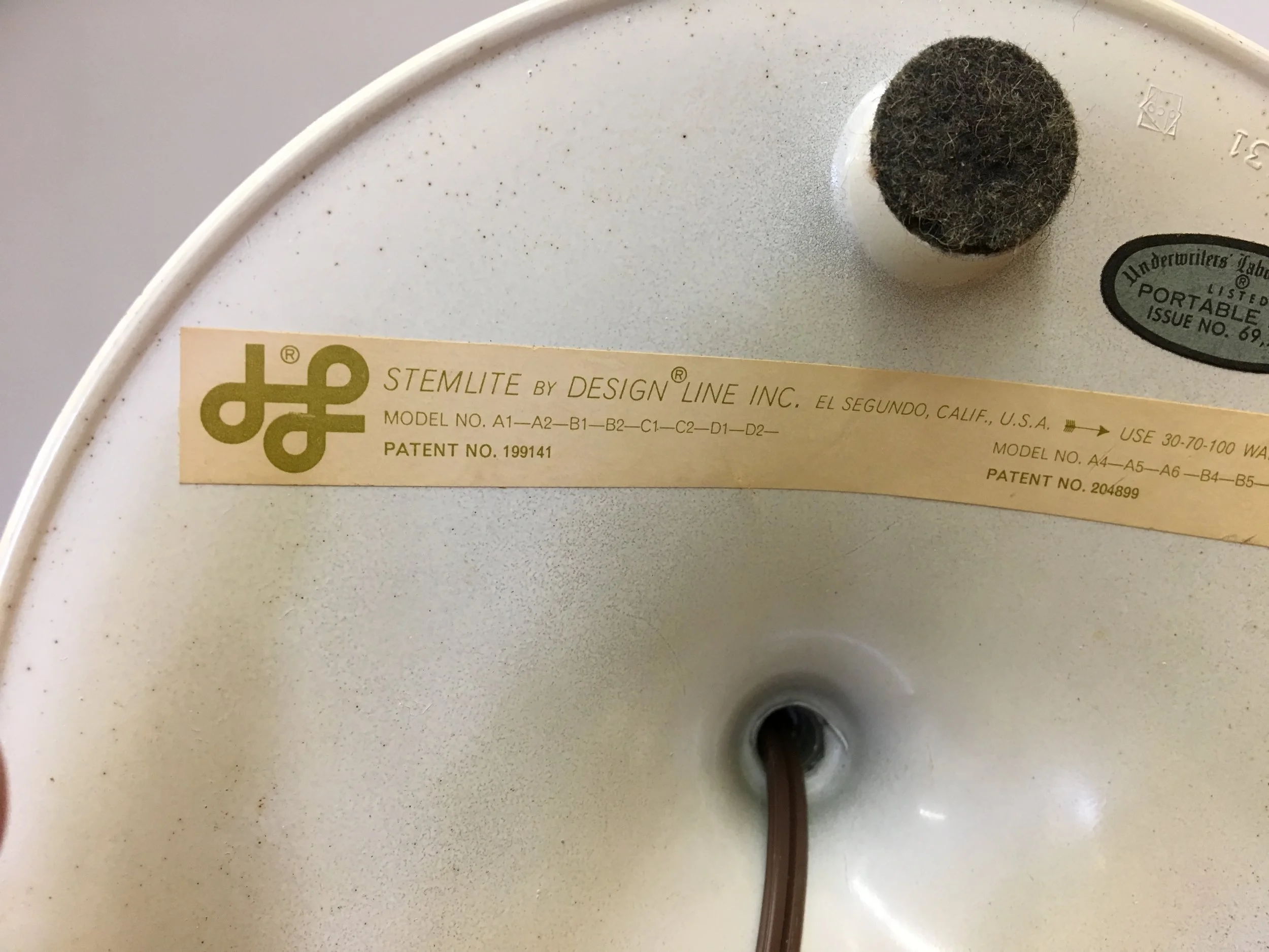 stemlitewhite3.JPG