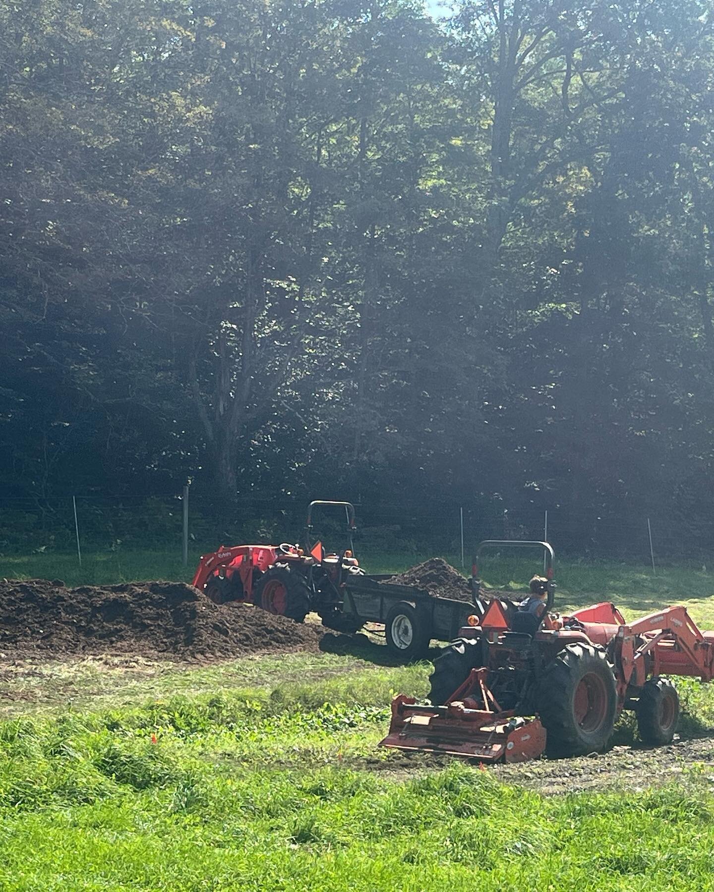 Yesterday was a day to catch up! We covered our new fall/winter direct seedings in the hoops; We finally found a dry pocket to be able to jump on some tractors and weed  the farm; We composted fields that are going to cover crop and we hand hoe&rsquo