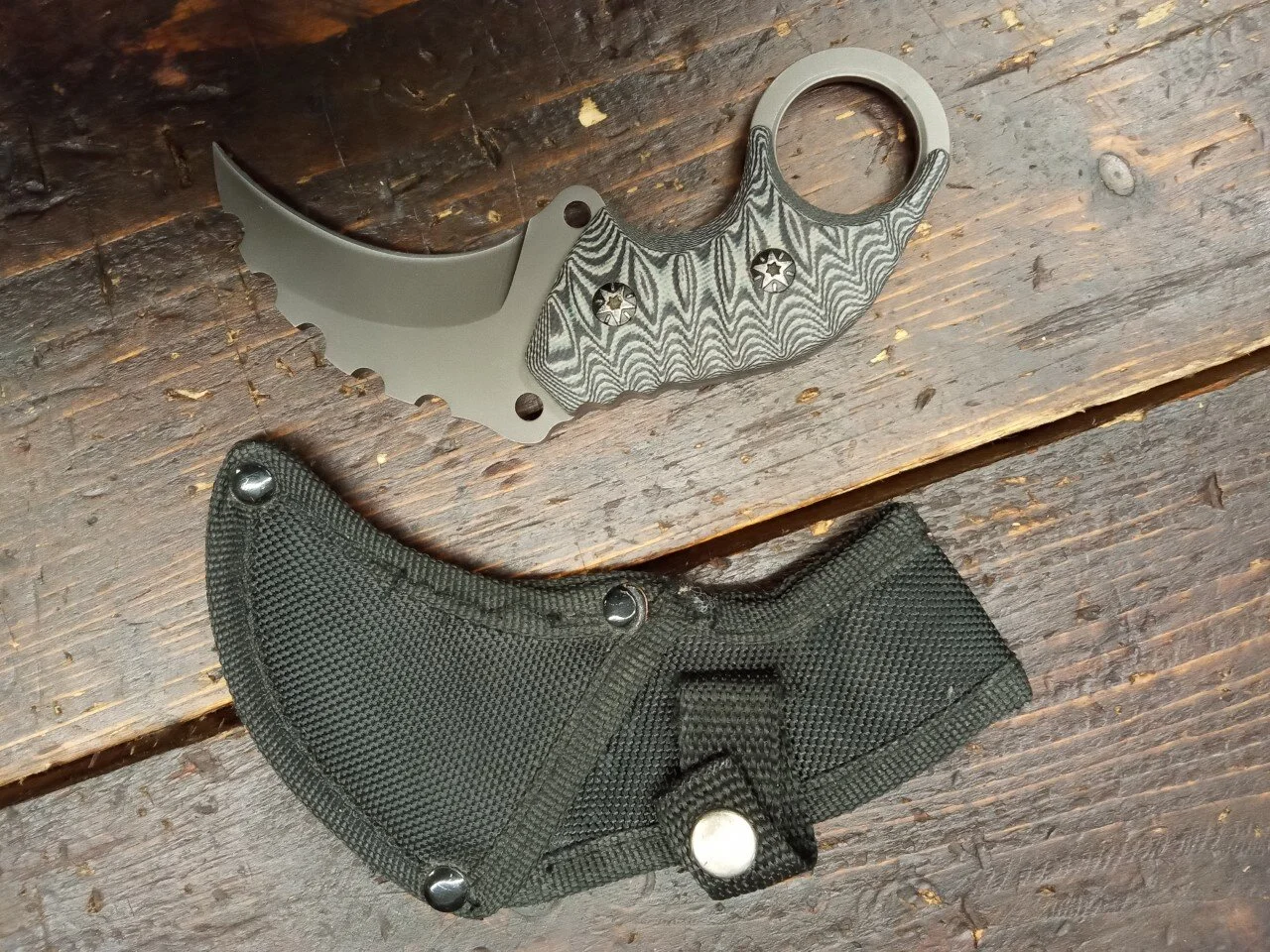 Hook Dagger 2.jpg