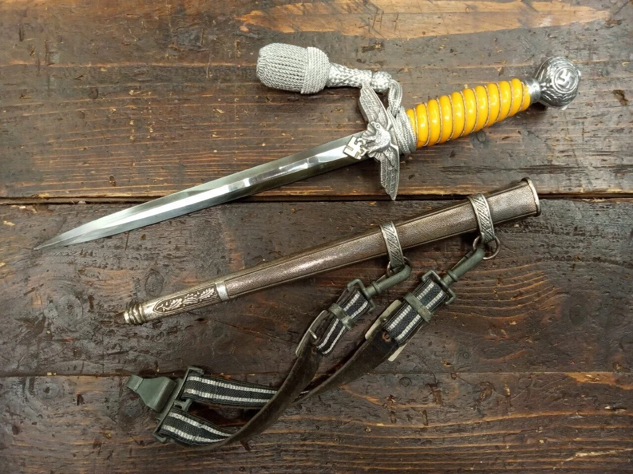 officers World war 2 Dagger  7.jpg