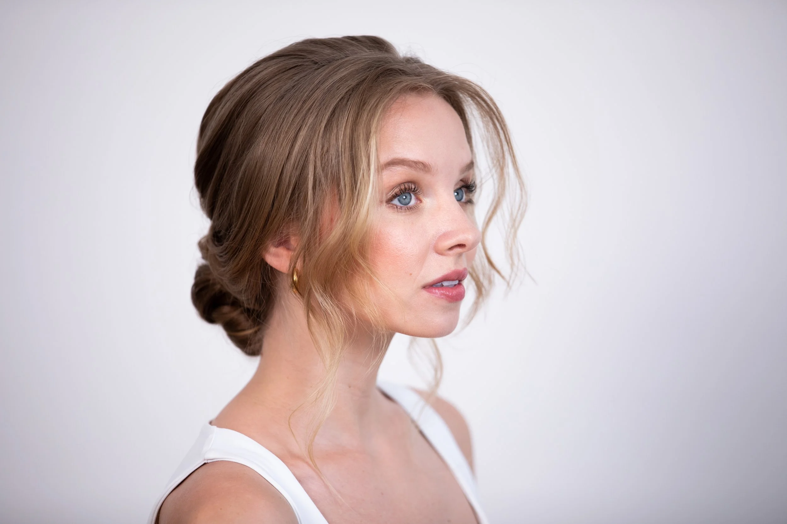 MJ - MoroccanOil - ModernChignon-0898.jpg
