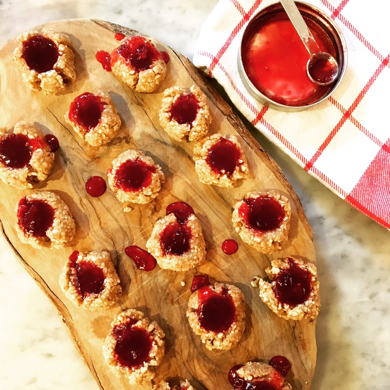 No Bake Almond Thumbprints! Recipe from The Healthy Apple