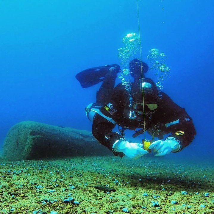 Alpine diving this summer? If you are lucky enough to be visiting one of our favorite places @divelaketahoe is a fantastic resource with links to dive sites, depth charts, water temperatures and more. #tahoe #california #nevada #diveflag #divelaketah