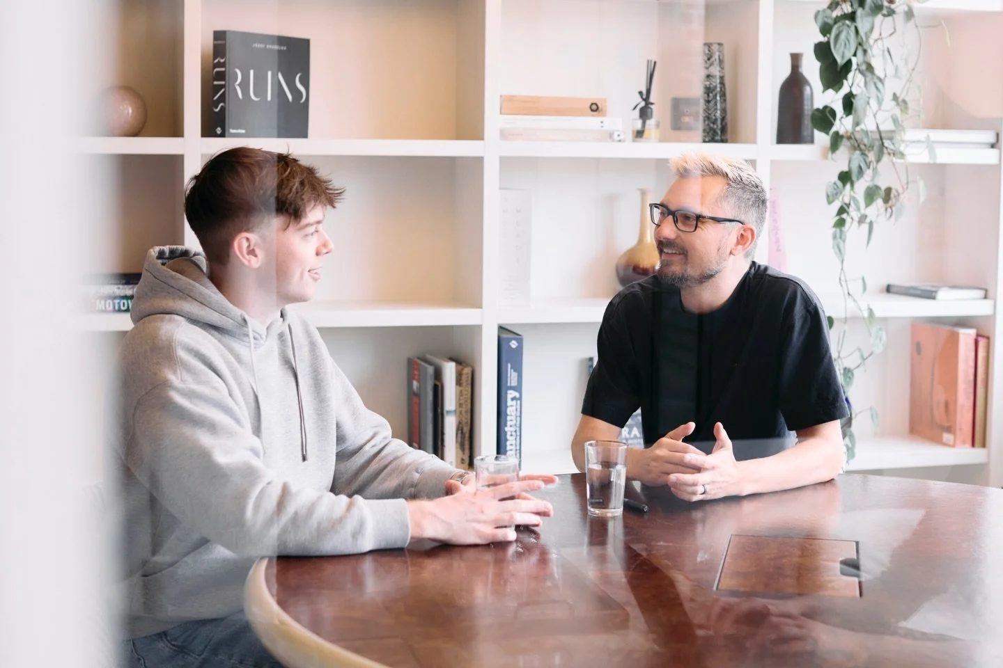 I was commissioned to create a set of portraits, reportage-style images, and video content to support the launch of the brand-new website for Valliance AI, an exciting AI startup pushing the boundaries of what intelligent systems can do. It was a fan