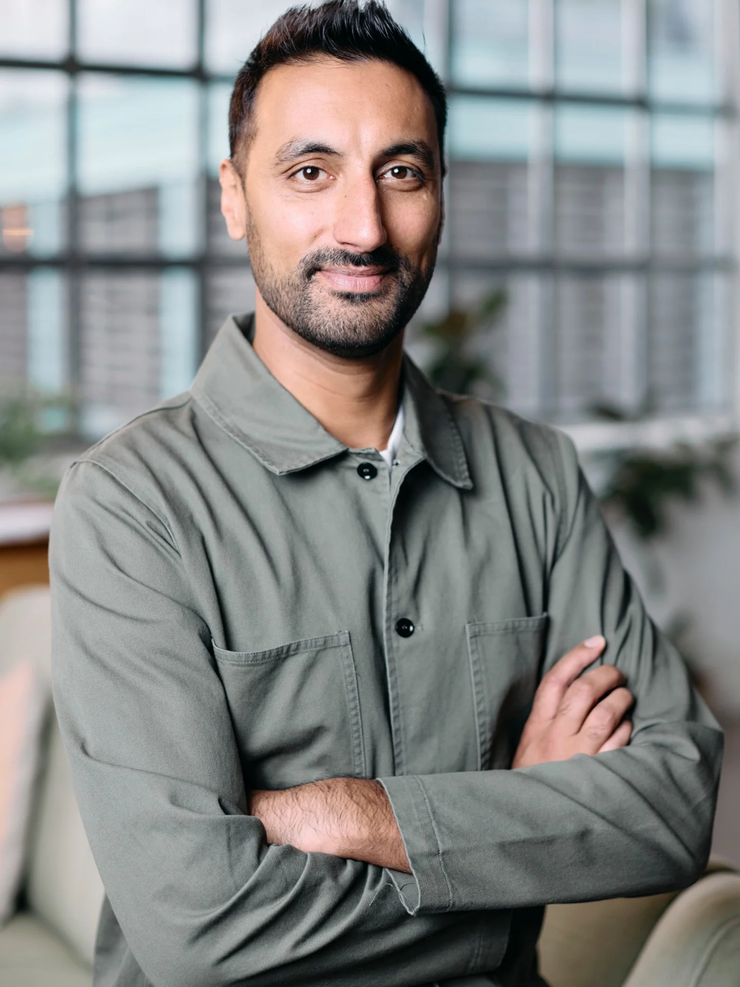 I was commissioned to create a set of portraits, reportage-style images, and video content to support the launch of the brand-new website for Valliance AI, an exciting AI startup pushing the boundaries of what intelligent systems can do. It was a fan