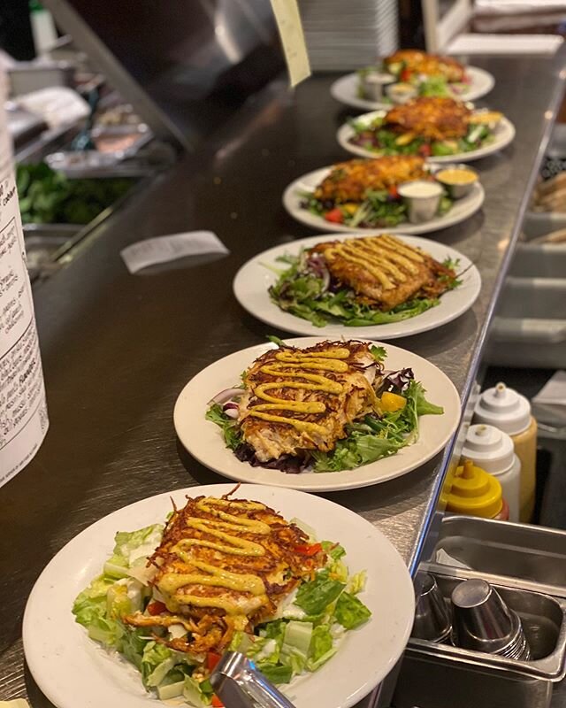 Slinging fish on a Wednesday night ✌🏼
#sweetpotatocrust #littlemoirs #leftoverscafe #foodshack #hibiscusstreetcateringco #littlemoirsfoodtrailer