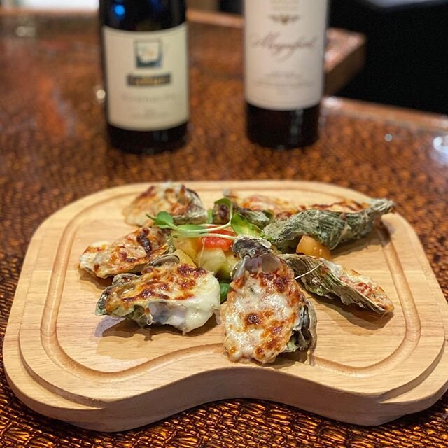 Monday night special :: BBQ Roasted Oysters topped with mozzarella cheese 🦪