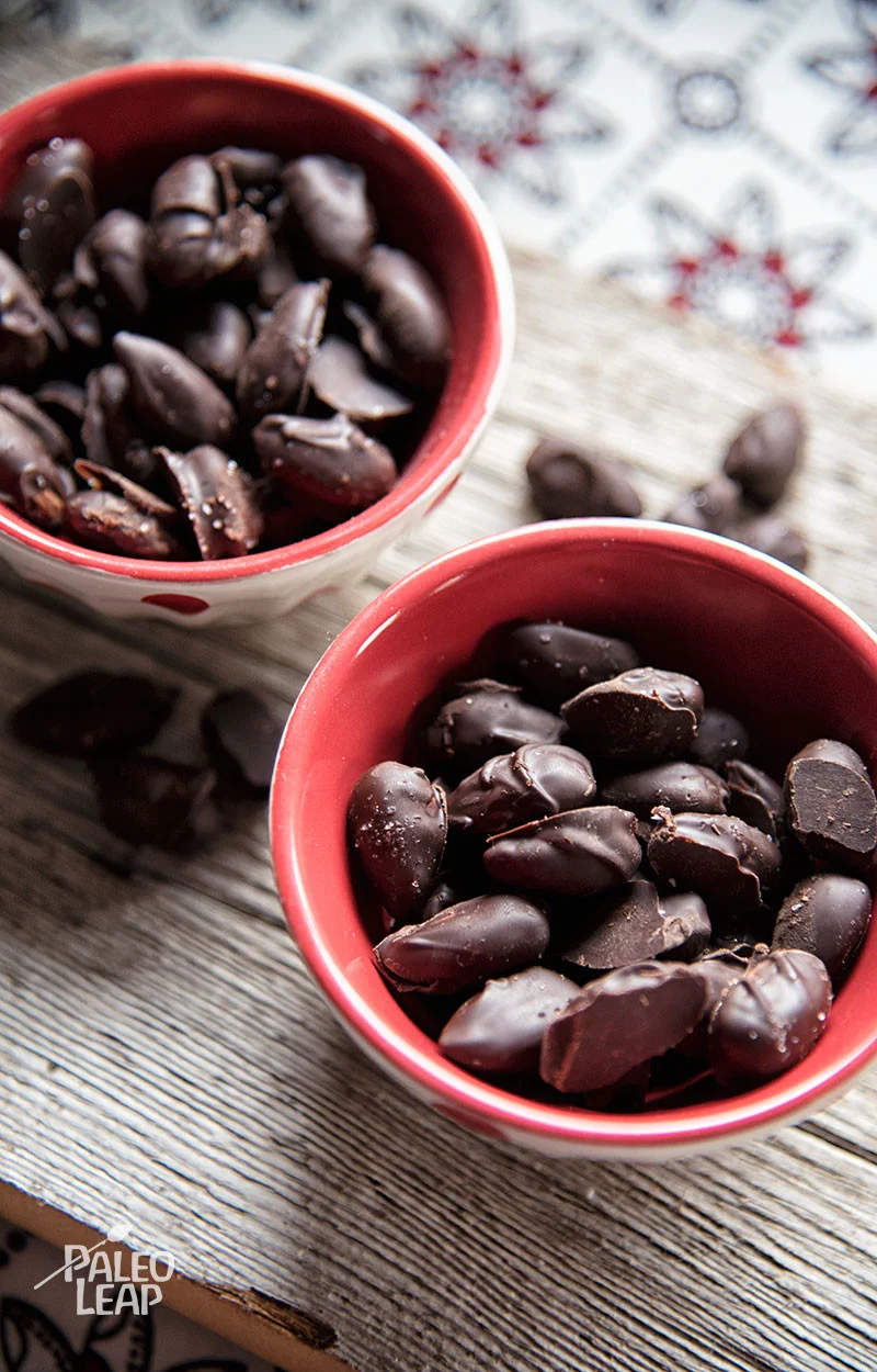  Almonds are a great source of energy, full of magnesium, and are great for your hair and skin. Dark chocolate is full of antioxidants, not to mention delicious. This is an easy recipe to make and a super yummy treat! I hope you enjoyed these fun beauty ideas for your mom. Happy Mother's Day to all of you moms out there. We appreciate all you do for us and we hope this holiday you can see how much we love you! 