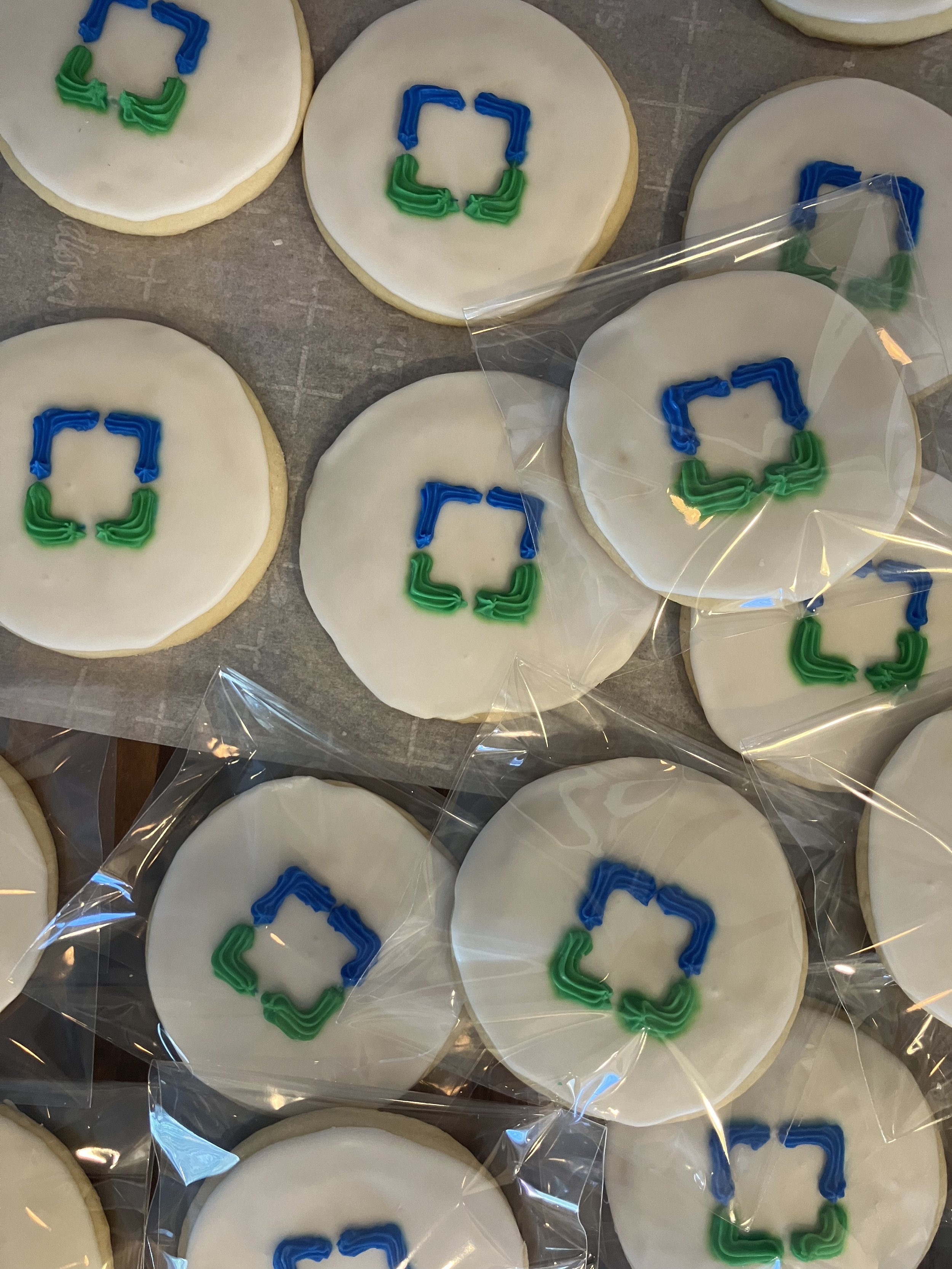  Cleveland Clinic logo cookies.  