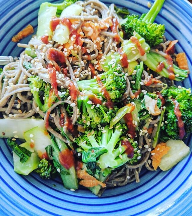 Thai-style peanut noodles tonight - a fave of @mjshober - with organic buckwheat noodles, broccoli, book choi, carrots, and scallions.

#eatyourgreens #noodlebowl #peanutsauce