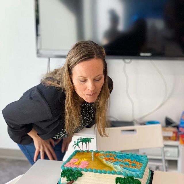 Not only did Karen get to celebrate her birthday with a cake, but she also got a chance to ring the #collabgong for her work achievements. Happy birthday and celebrations to Karen! 🥰🍰