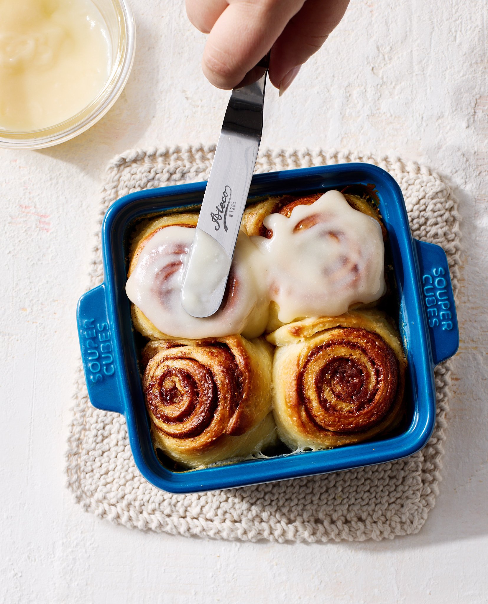 SmallBatchBreads_Ooey-GooeyCinnamonRolls_16911421.jpg