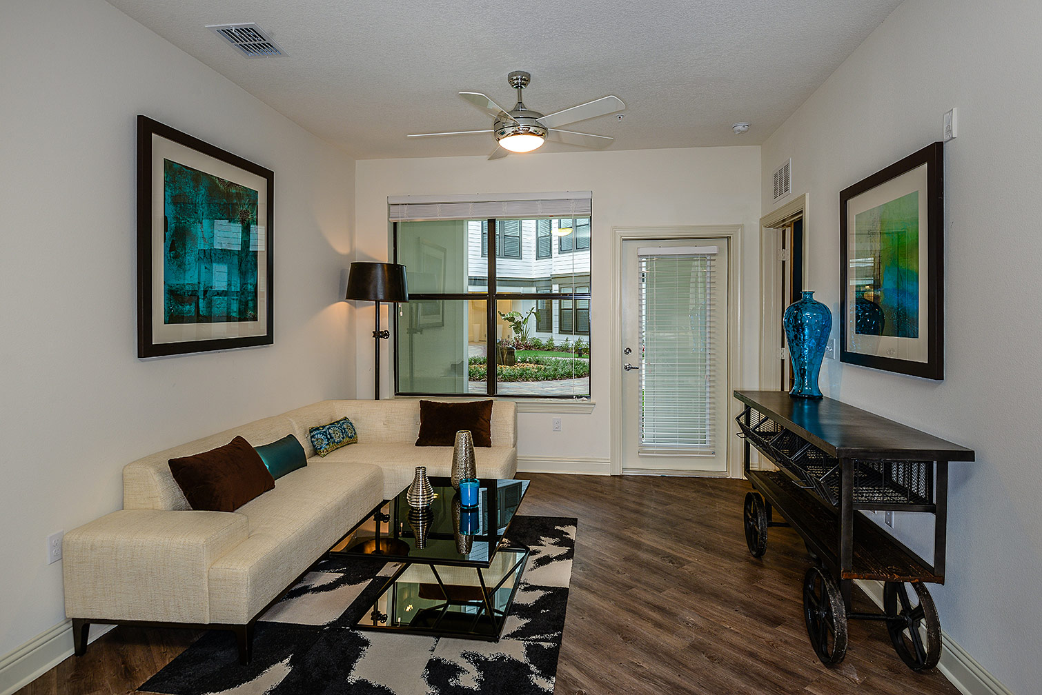 Greystar--EOS-Apartments-8667.jpg