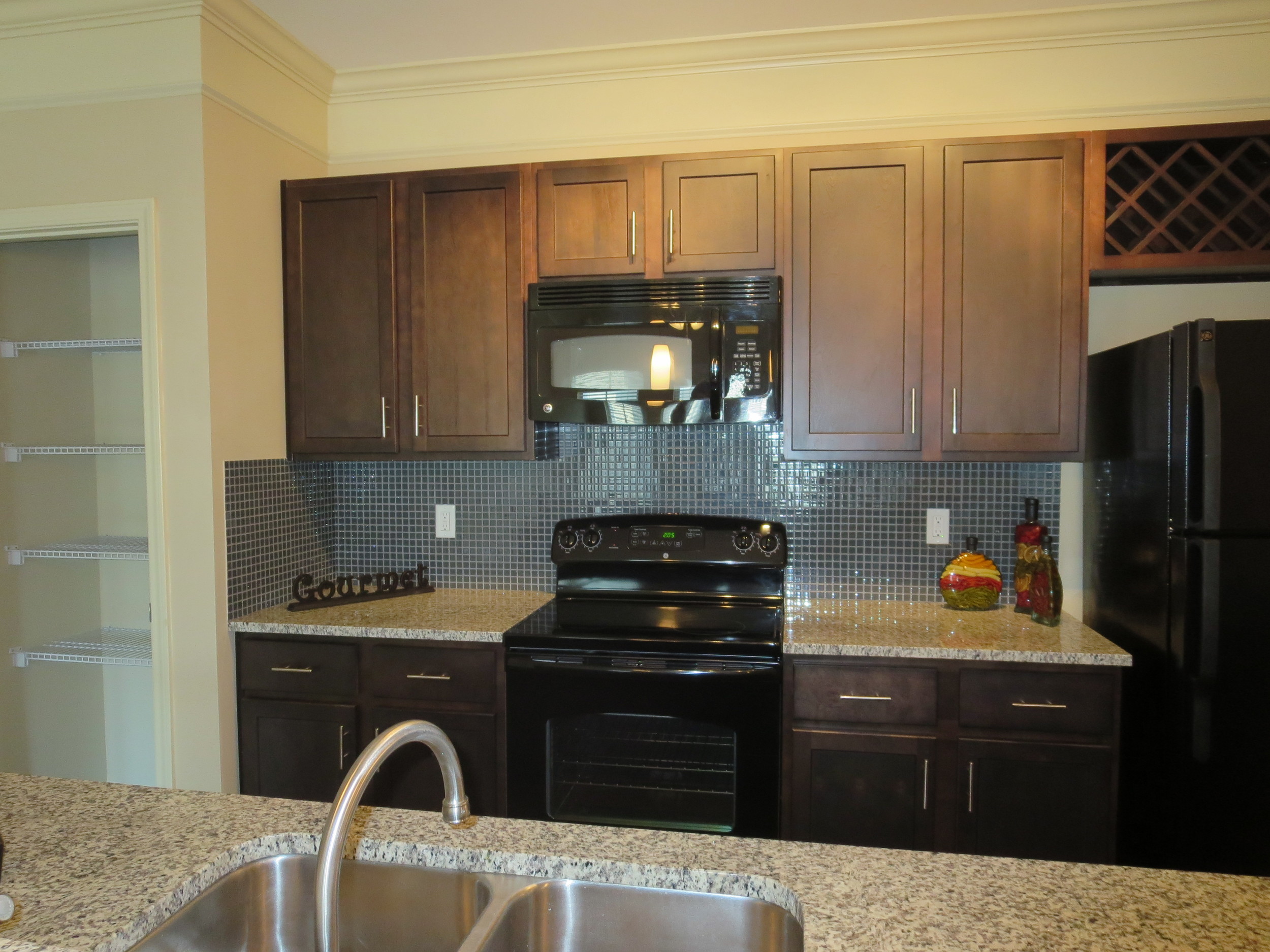 Kitchen 2.jpg