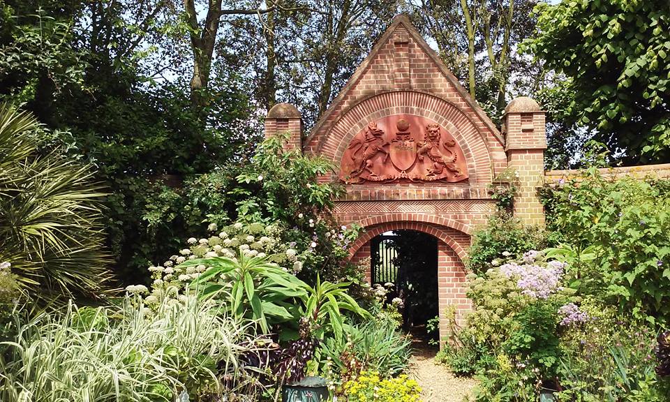 Archways, so tantalizingly beckoning...