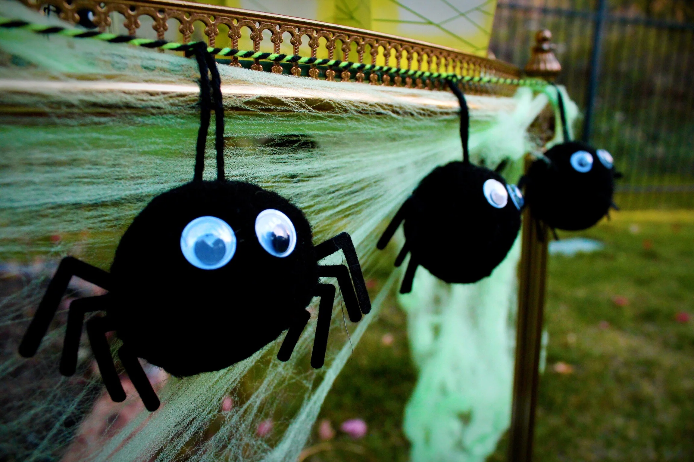 Spider Spiderweb Banner Garland Bar Cart Halloween Design Organize Party.jpg