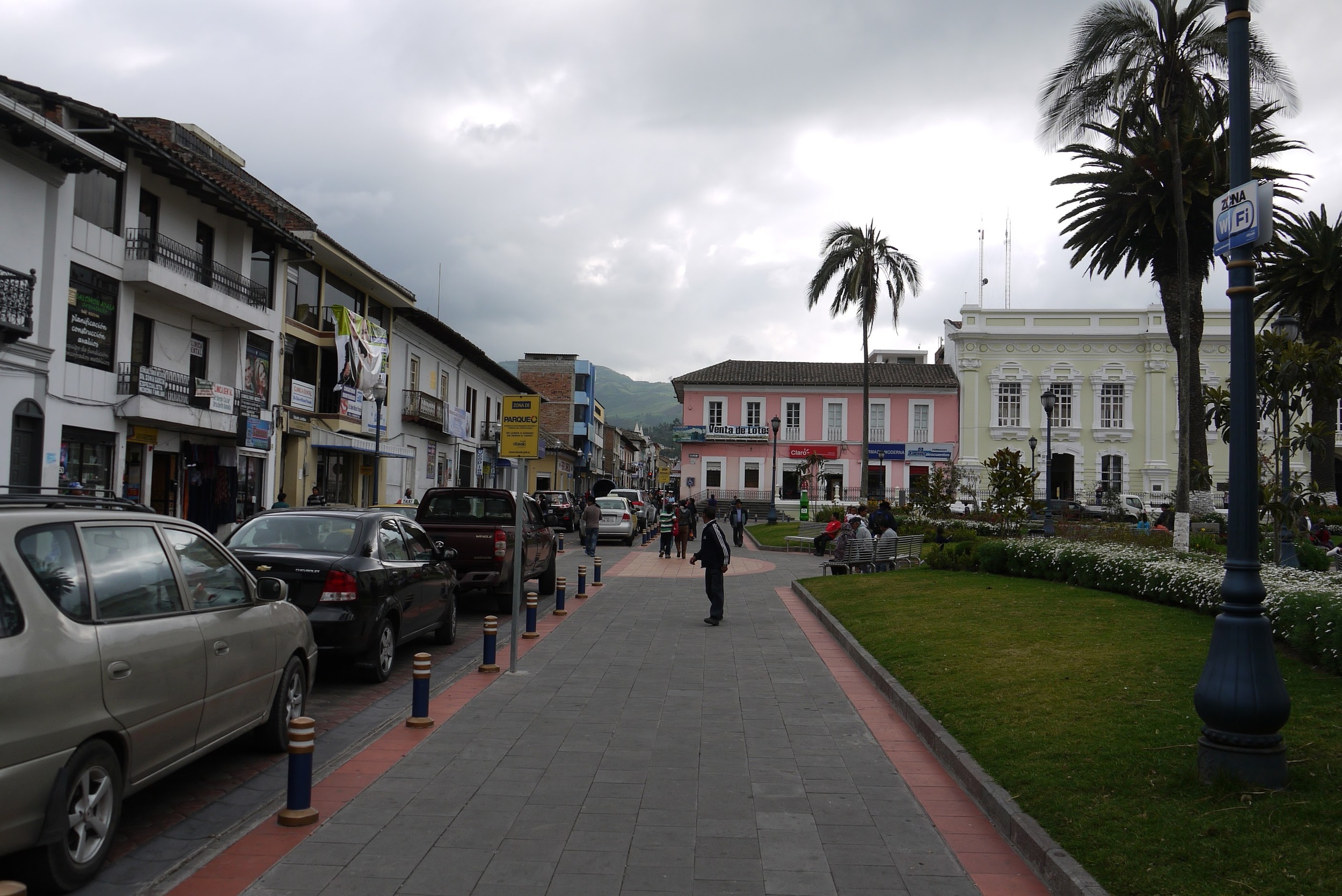 Otavalo_Plaza_1.JPG