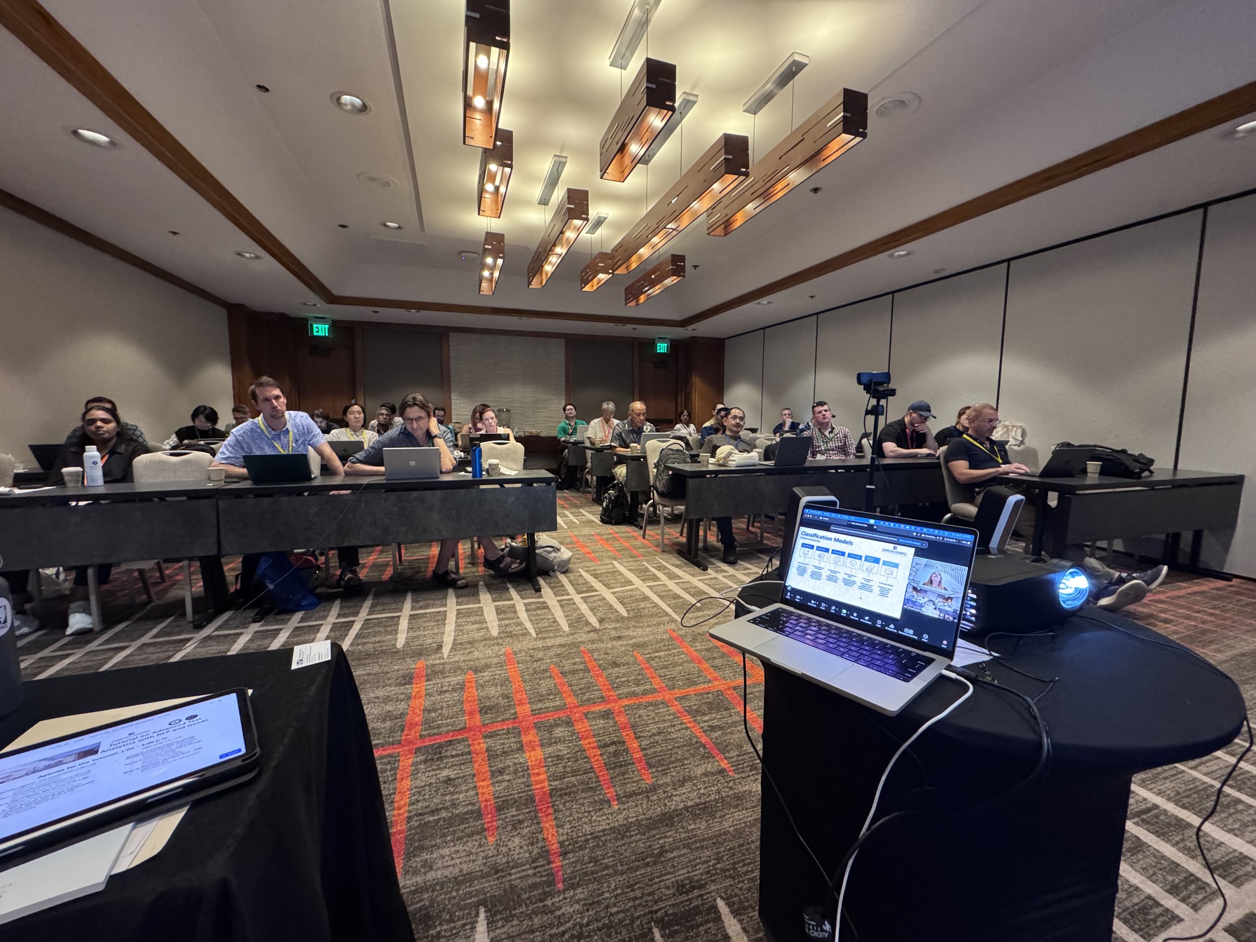 IDPP Presents AI &amp; Text Mining Tutorial at HICSS 59