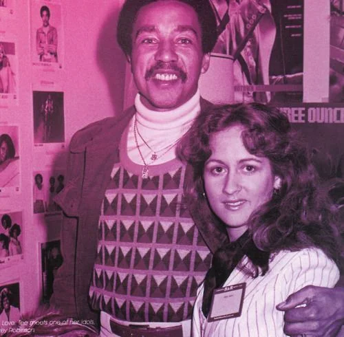 Teena Serenades Smokey: The first white artist signed to Motown in the history of the label paying tribute to her idol, possibly the most underrated songwriter in the history of popular music, Smokey Robinson. That’s Teena’s beautiful daughter Alia Rose at the 2:12 mark mouthing the words to Smokey’s classic “Oo Baby, Baby” caught right at the “one day, I’m gonna hold you” line like she grew up in a house where her mother did just that while raising her on classic soul music. As Teena and Smokey sing, I’m gonna cry . 