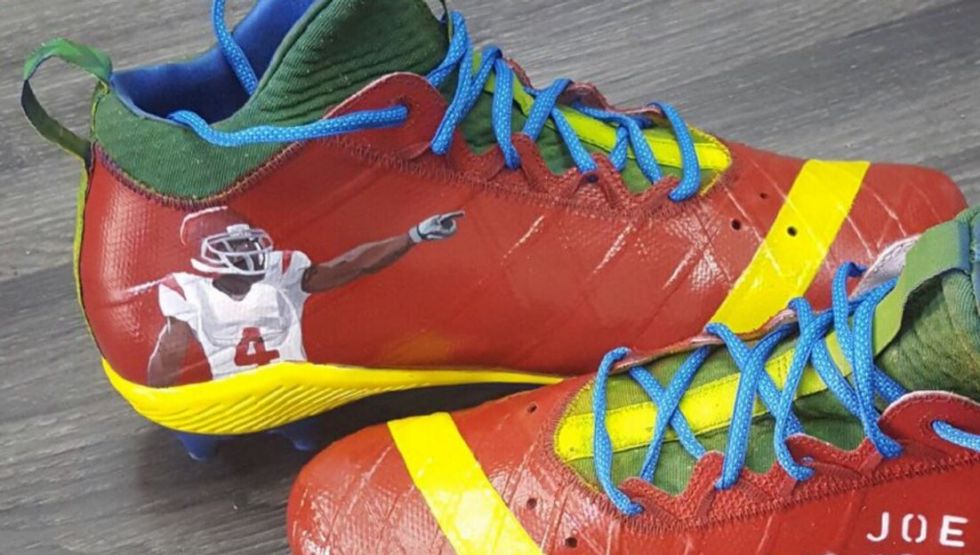 Reggie Bush's custom cleat tribute for first Sunday since SC without Joe McKnight in his life.