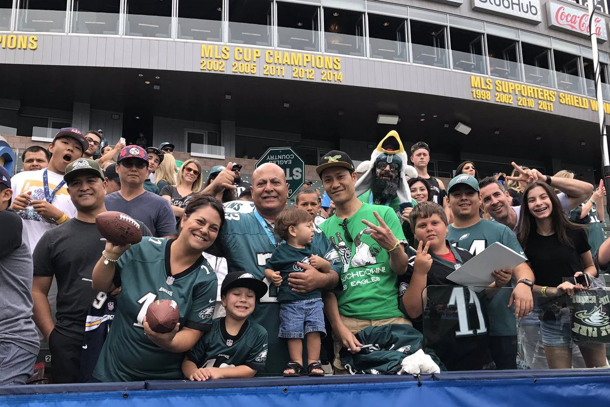 eagles fans chargers.jpg