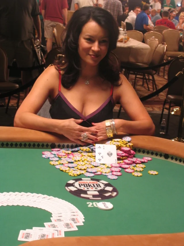 jennifer_tilly_bracelet_win.jpg