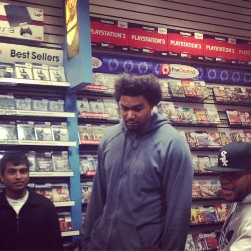 andrew-bynum-shopping.jpg