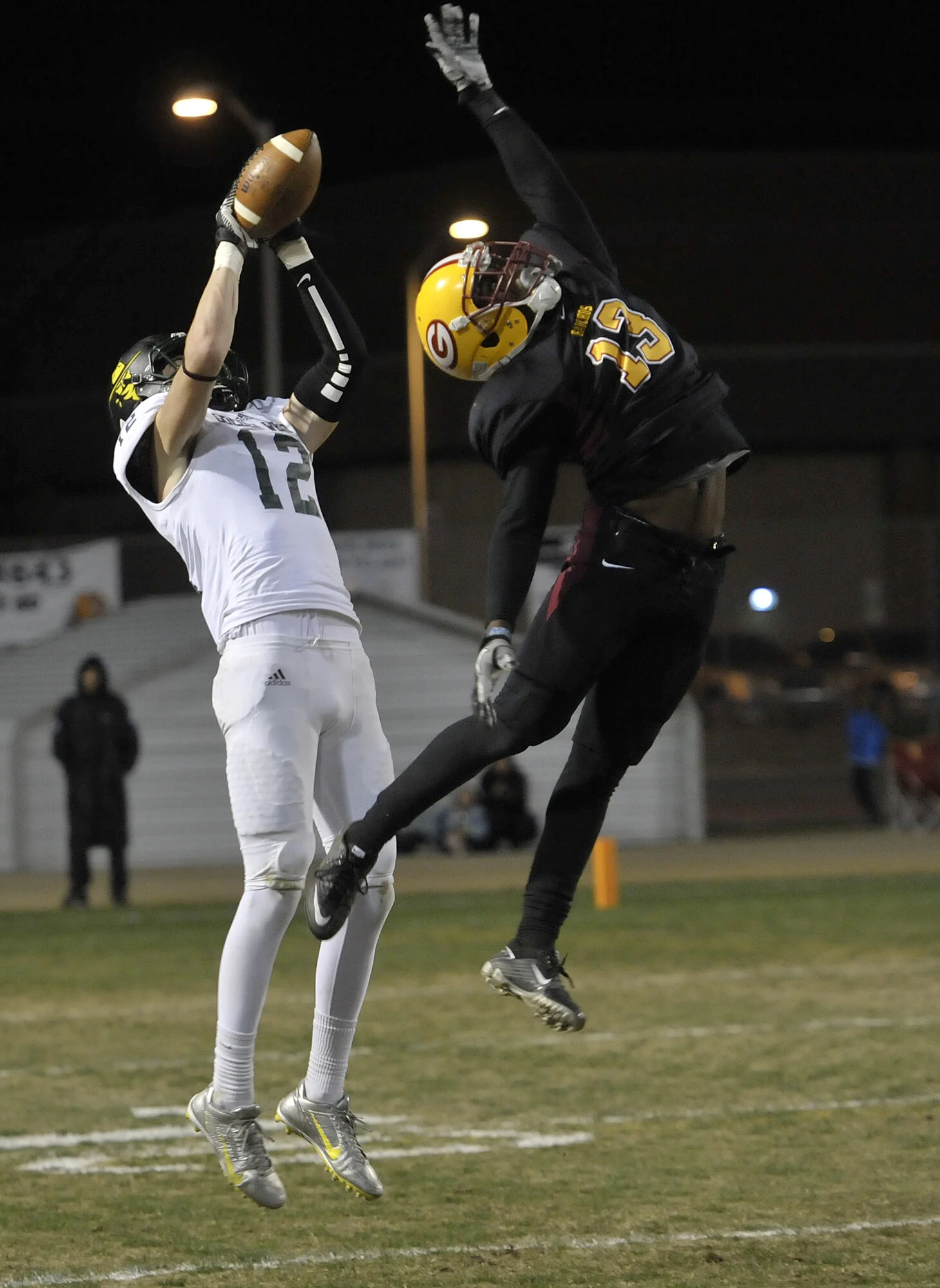 01.hb.GWfootball.1121.ja.JPG