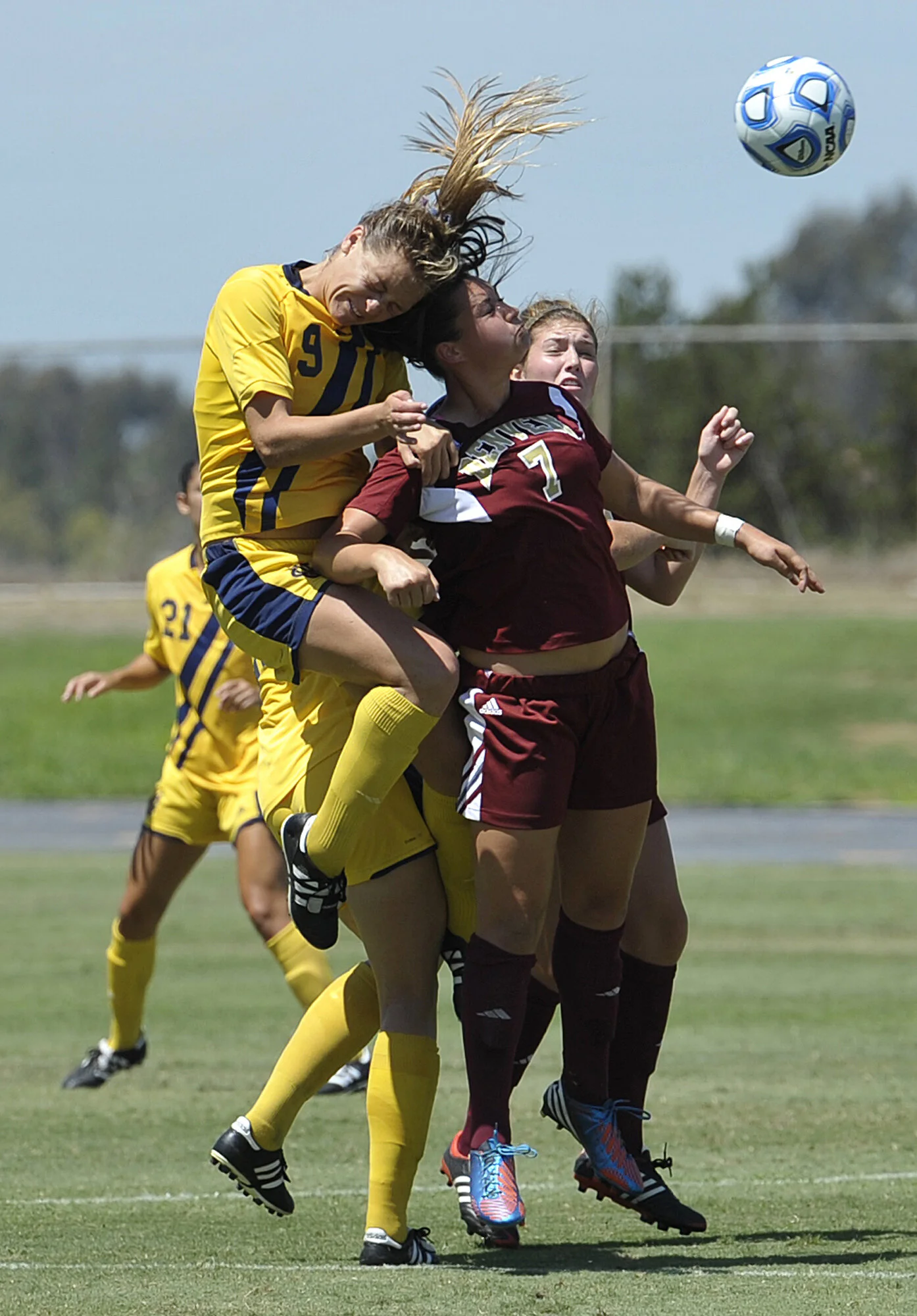 02.I.0902.spt.uciwomansoccer.ja.JPG