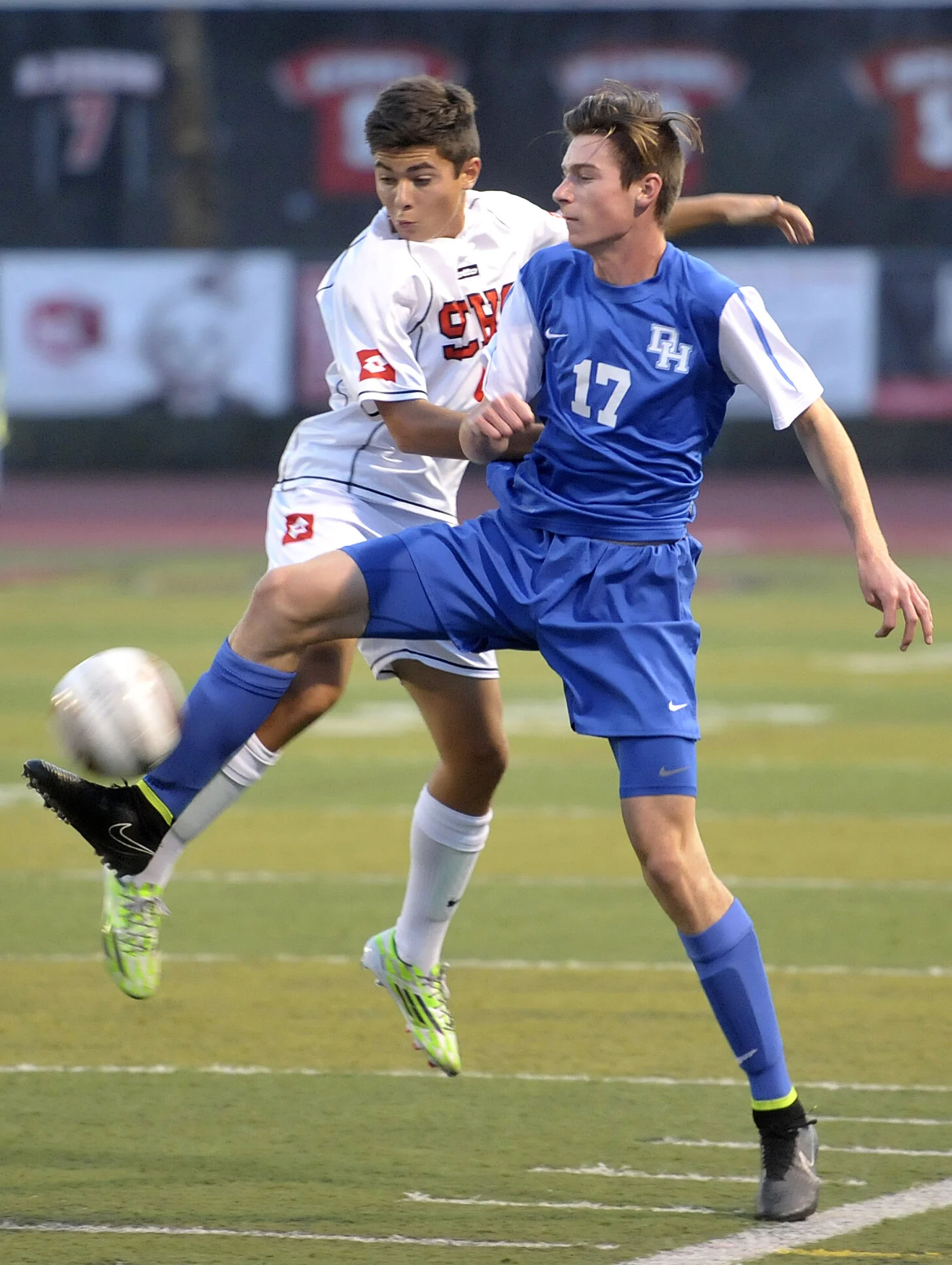 02.varsity.bsoccer.np.1210.ja.JPG