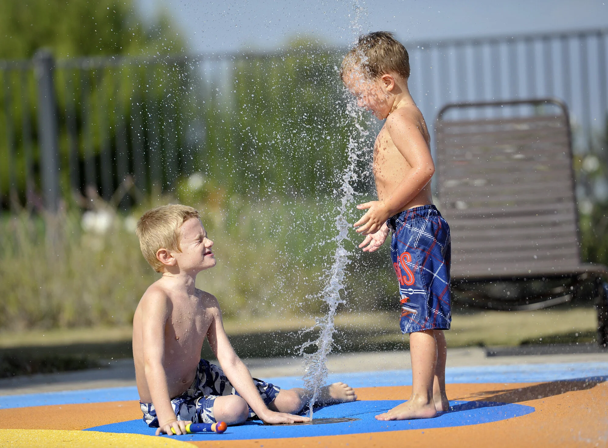 01.av.poolparty.0916.ja.JPG