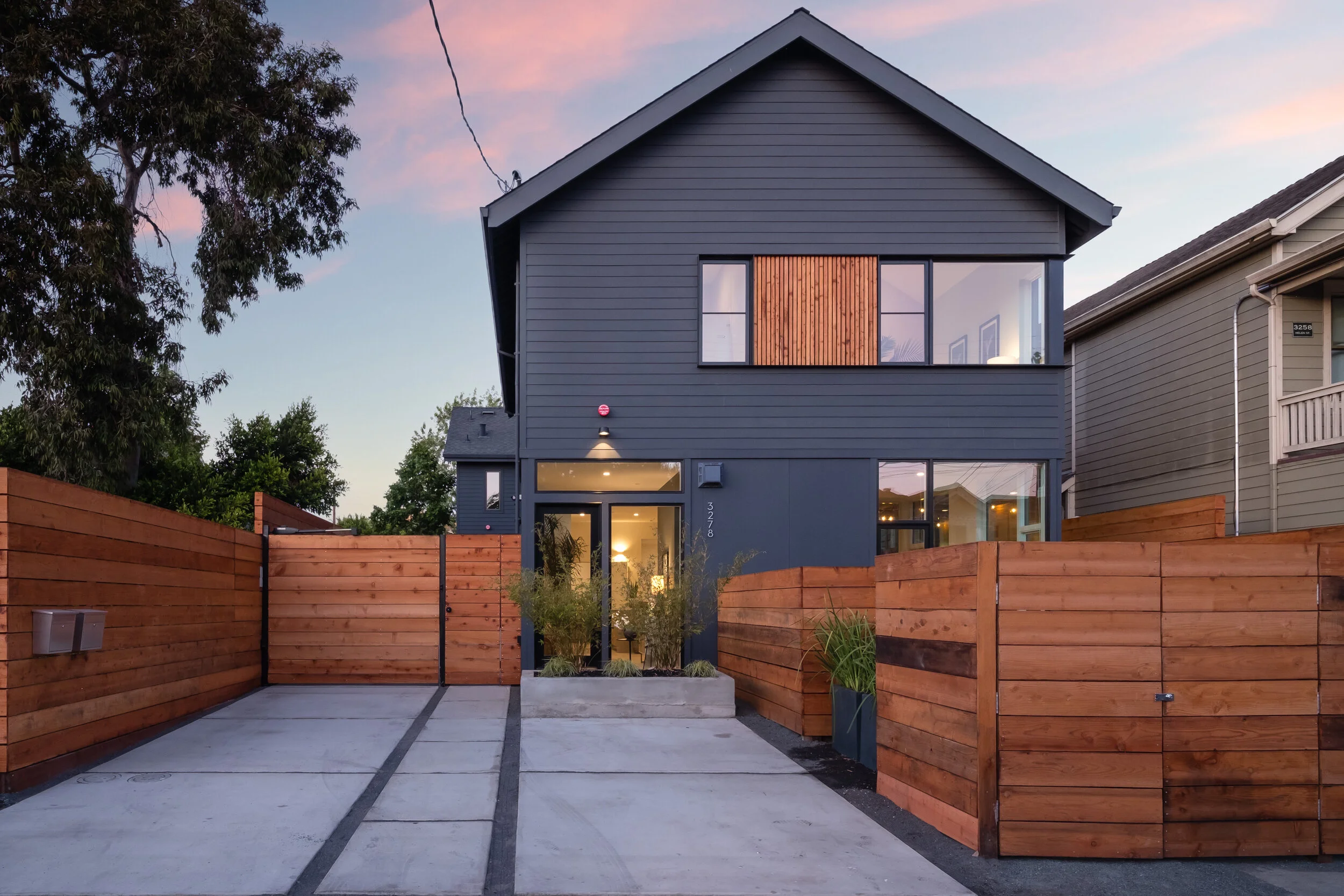 3278 Helen St 01.jpg