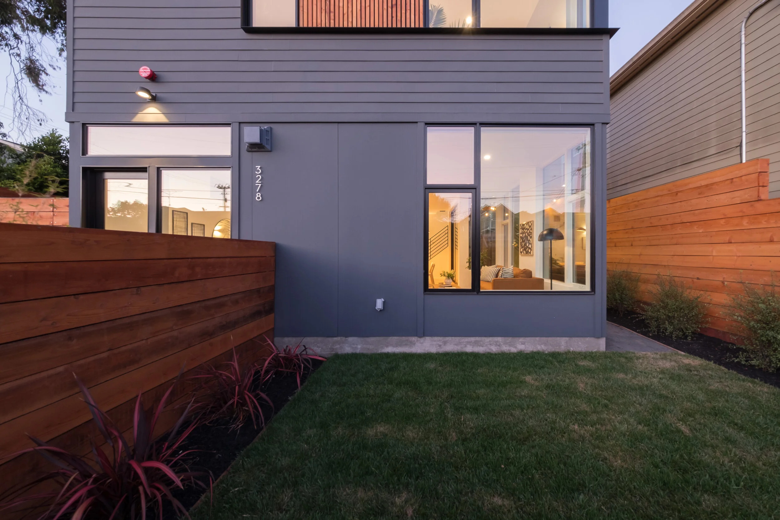 3278 Helen St 03.jpg