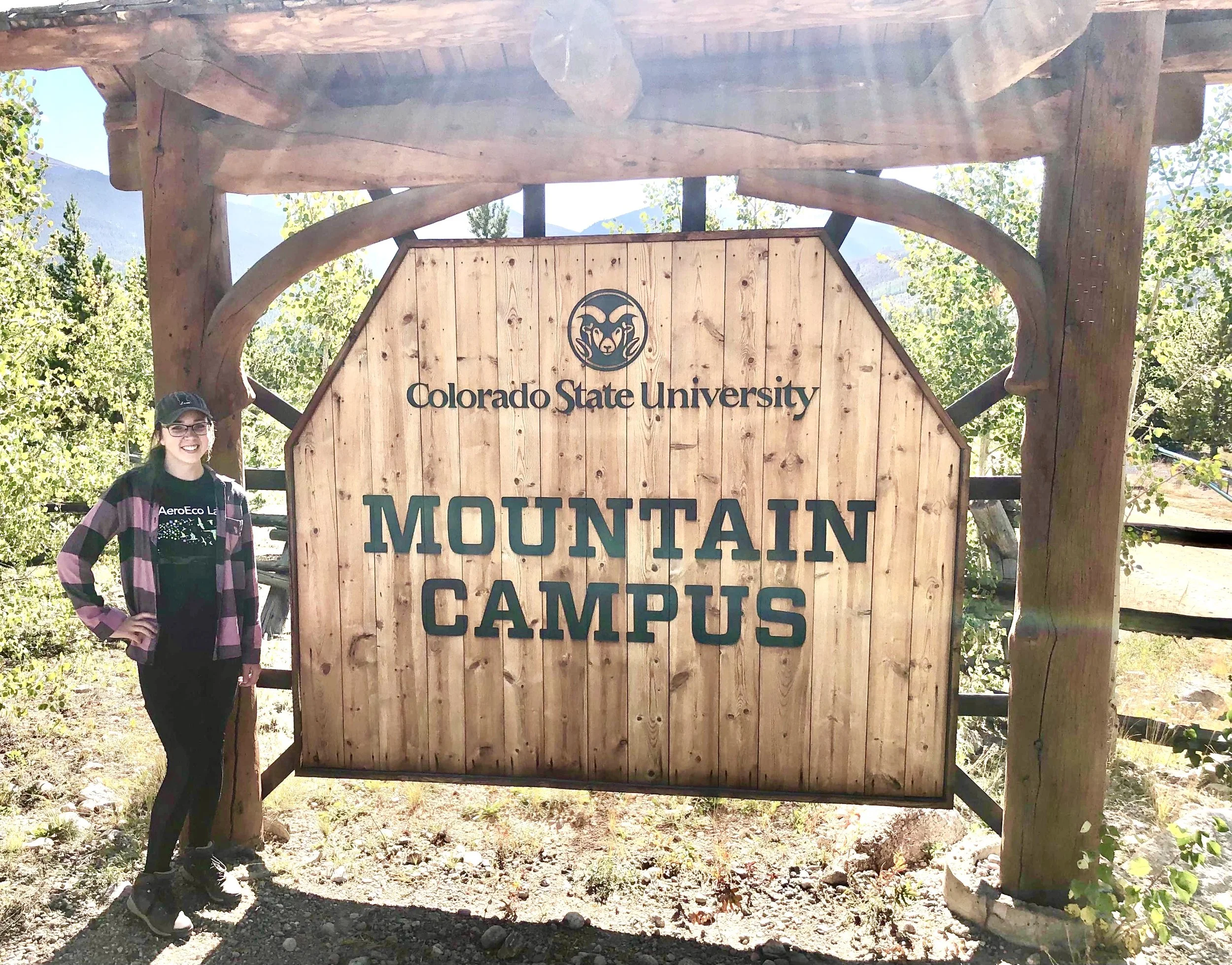 Victoria receives the E. Alexander Bergstrom Memorial Research Award from the Association of Field Ornithologists!