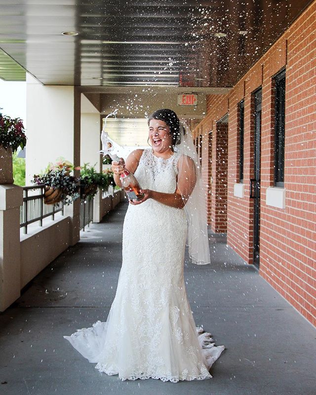 Did someone say champagne? 🍾
&bull;
&bull;
How FUN is this?! We had a blast doing this shoot, so glad @illuminatephotography417 was able to capture this perfect moment! 😍
Venue: Old Towne Event Center
Photographer: Illuminate Photography 
Model: Ke