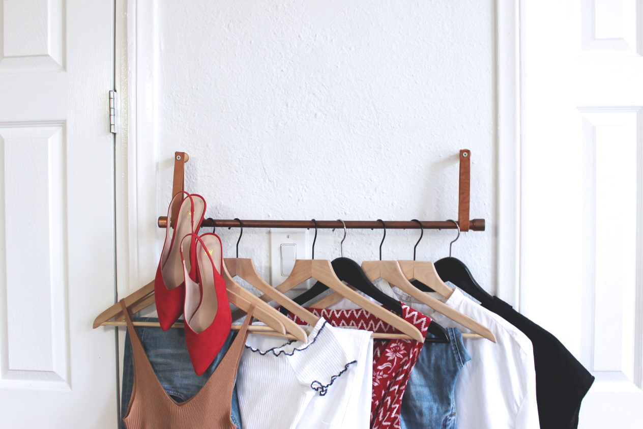 How To Create A Minimalist Summer Capsule Collection 10x10