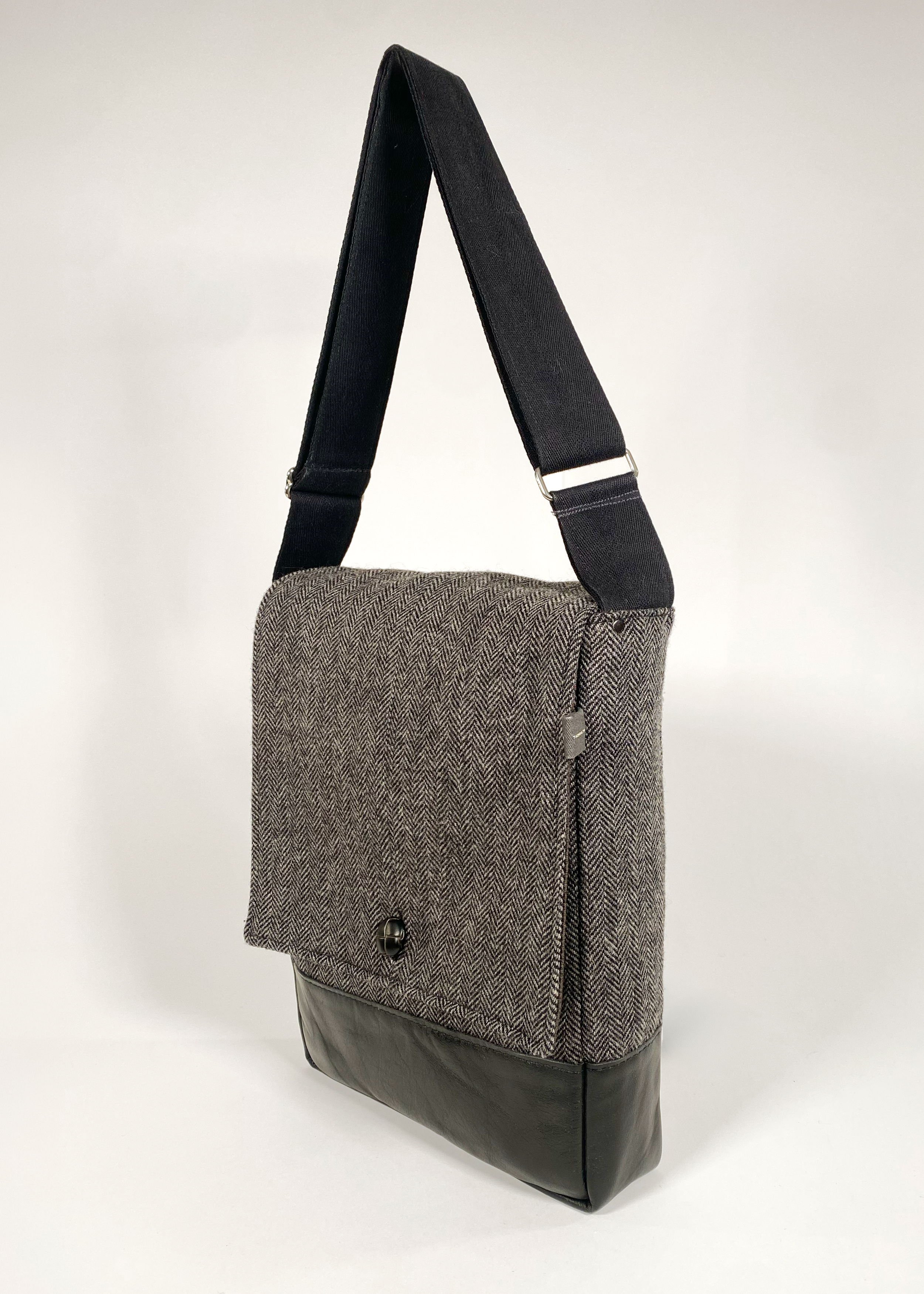 Metro Messenger One-of-a-kind - Black Tweed 2601