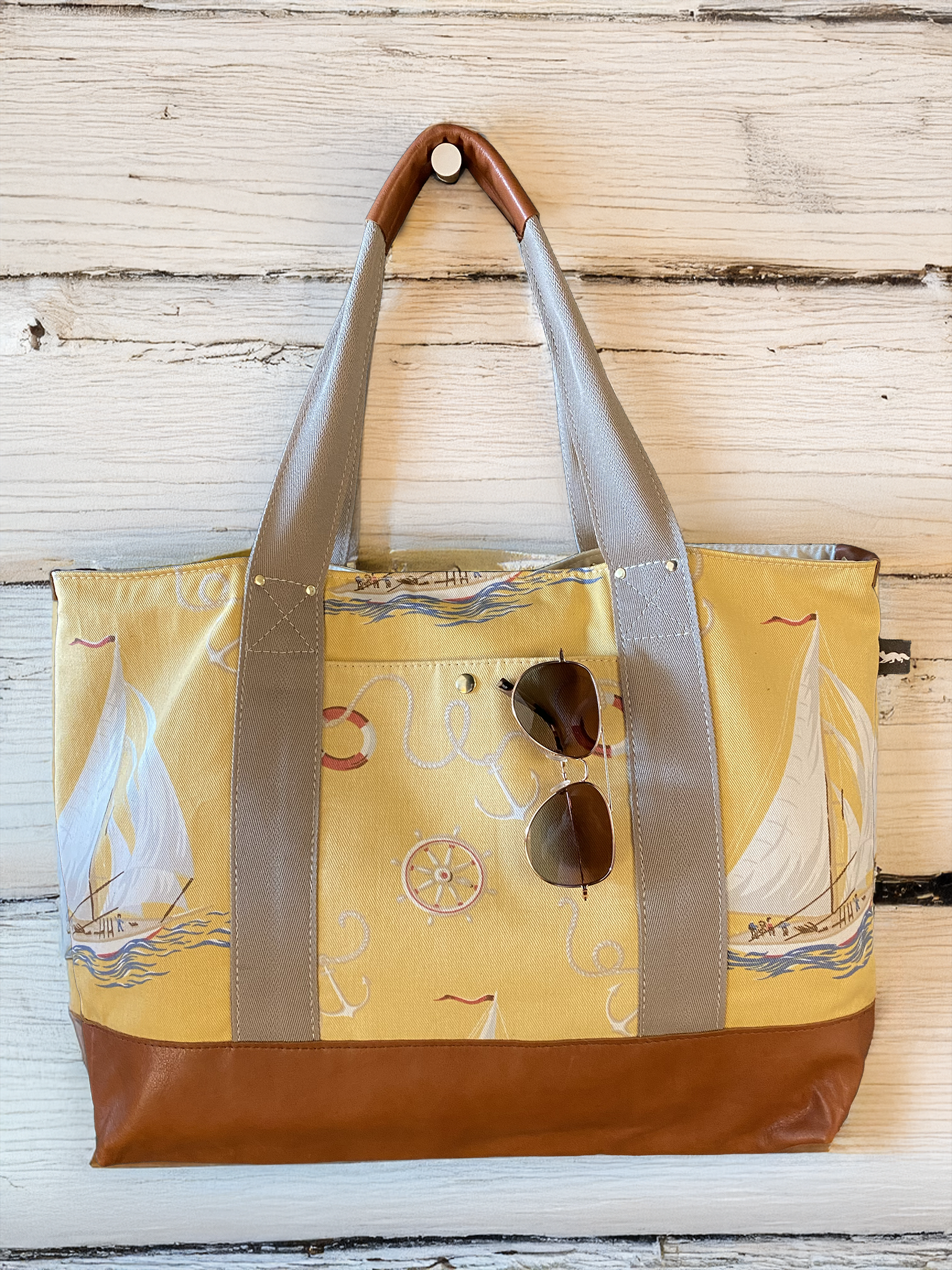 Bottomless Zipper - Let's Sail Away