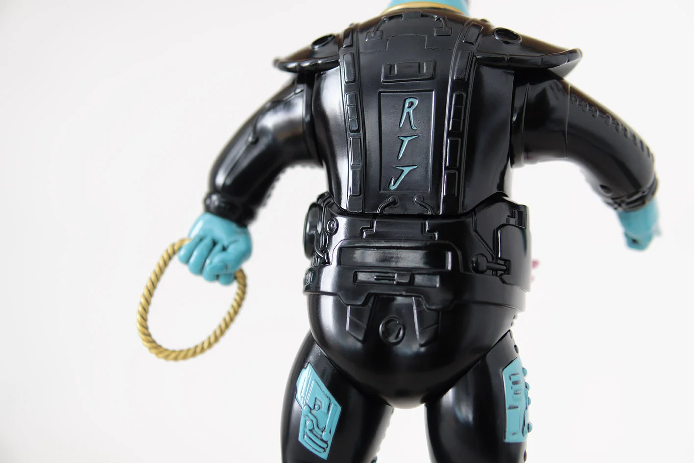 RTJ_krang_black_back_detail_web.jpg