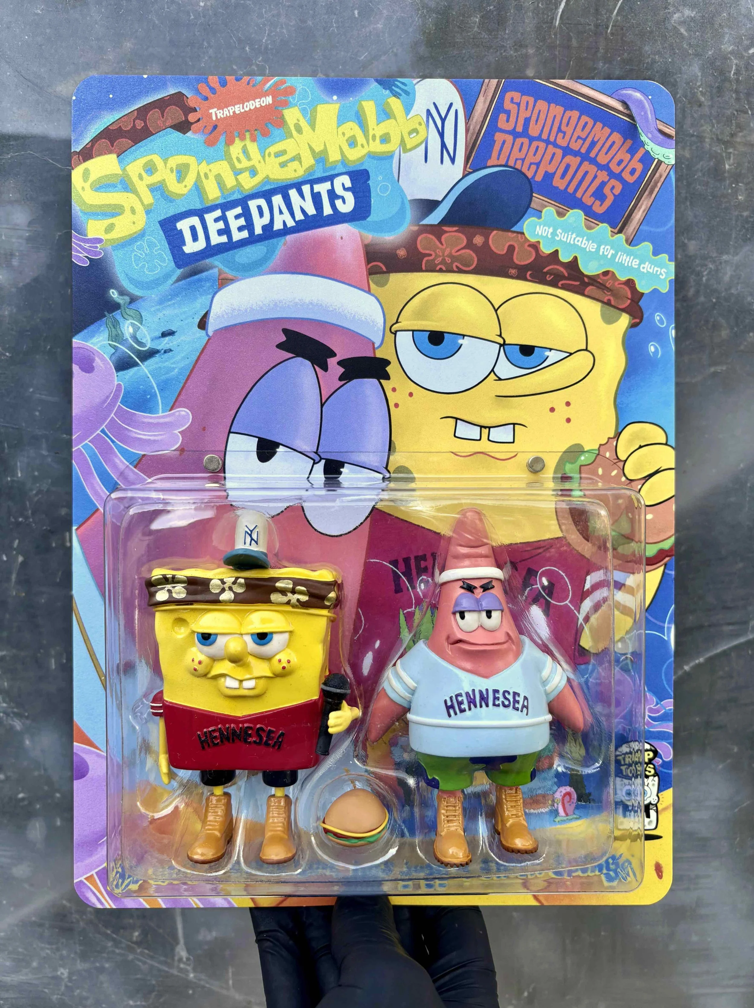 traptoys_spongemobbdeepants_front04_low.jpg