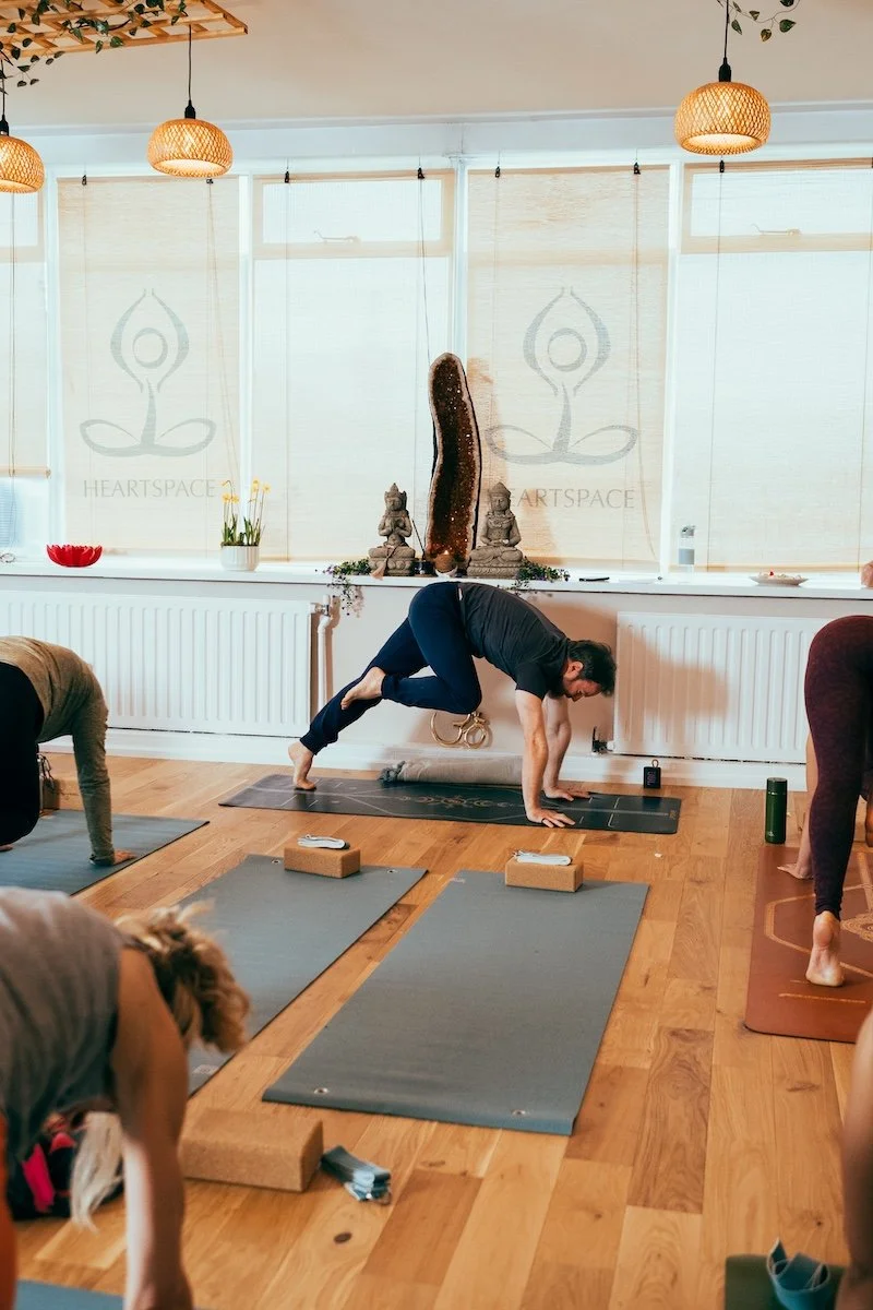 Effortless Flow: Mastering Transitions for All Levels - Dav Jones Yoga Class