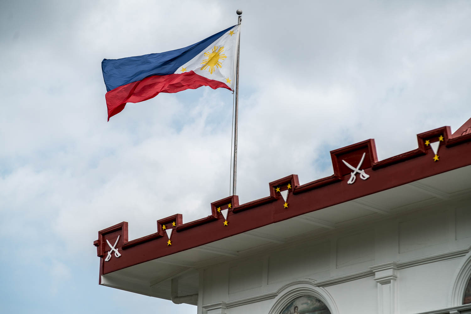 The shade of blue of our Philippine flag was changed to sky blue in 1985 by then Pres. Marcos, then back to navy blue in 1987 by then Pres. Aquino, then to royal blue (current shade) in 1998. Unlike the present day flag, the original flag had a mythological sun with a face, similar to the flag flown by the revolutionary government.