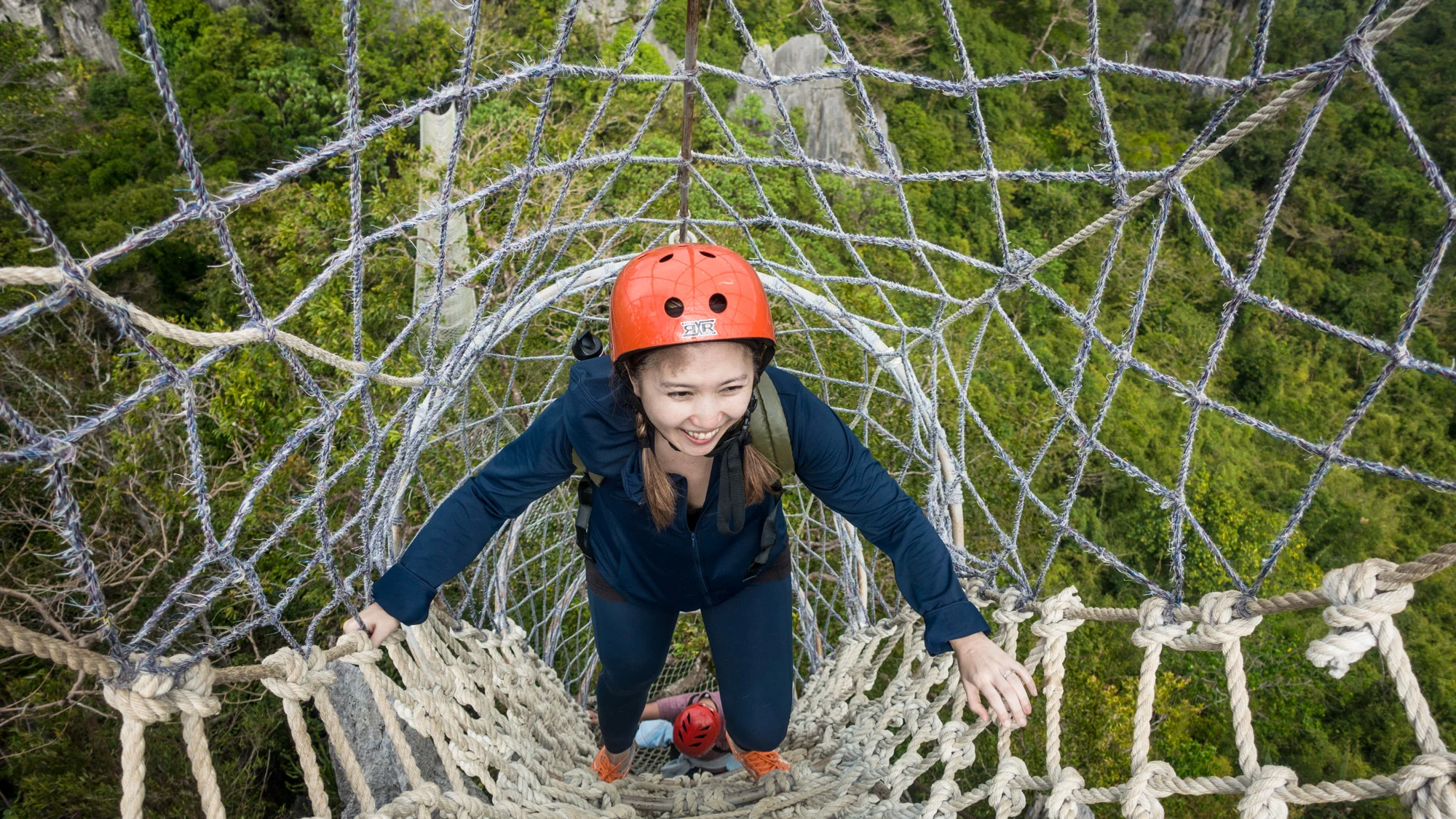 Speaking of fear of heights, I never knew I had one until I climbed up and down the ropes and seeing the great outdoors way way way way below my feet.