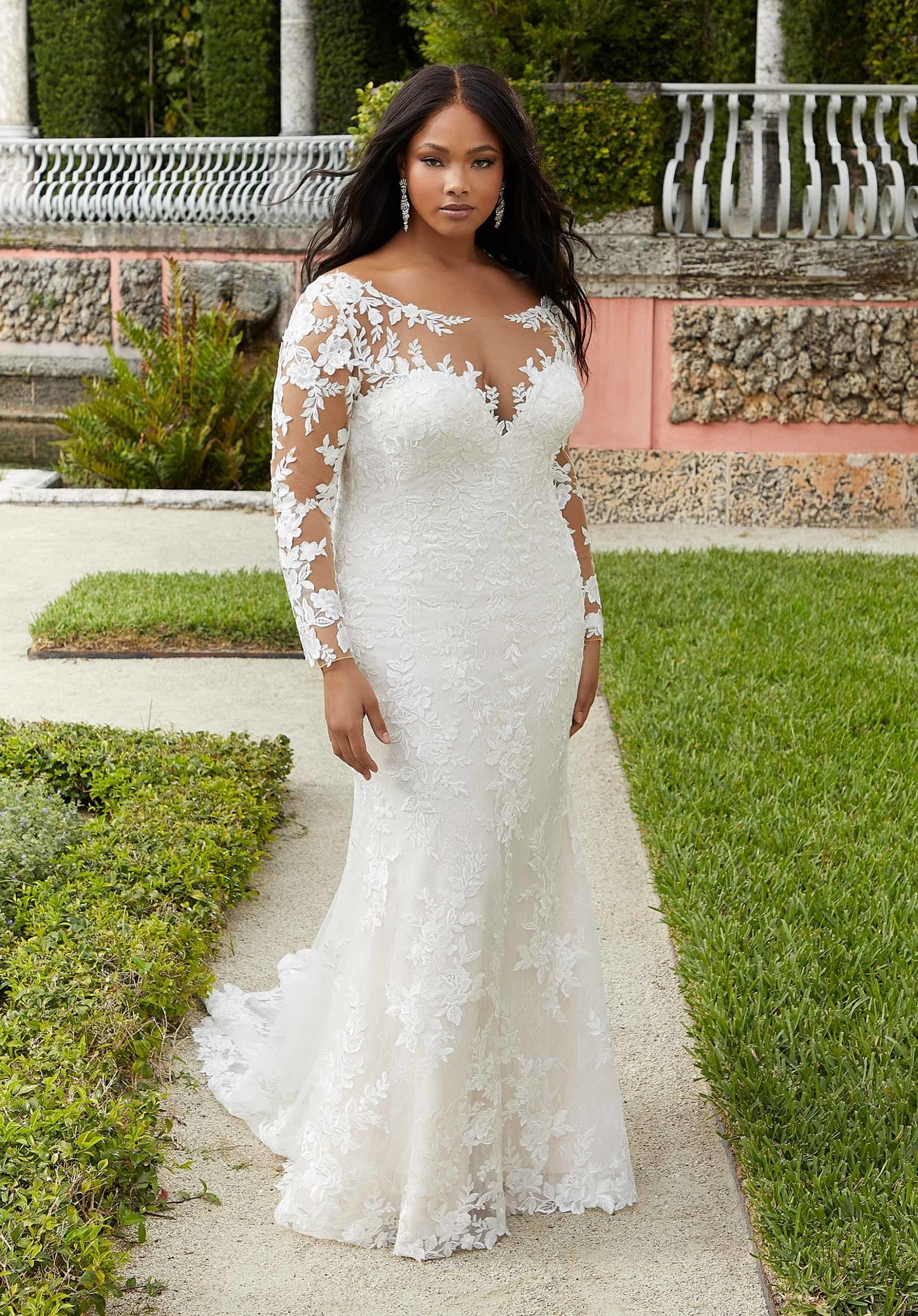 10 Plus Size Bridal Boutiques JUST For The Plus Size Bride to Be!