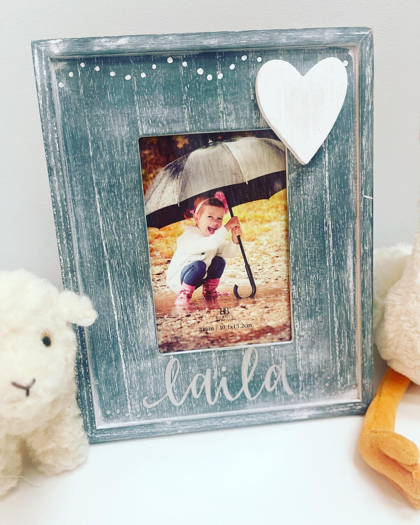 Personalized photo frame for a new babe 🤍 dm to customize 
#newbornphoto #newborngifts #babygift #babyshower #calligraphy #calligrapher #personalizedgifts