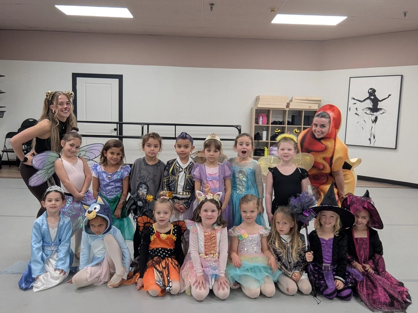 👻Halloween night 3 at the studio was spooktacular👻

 Night 4 loading! 🎃💀👻