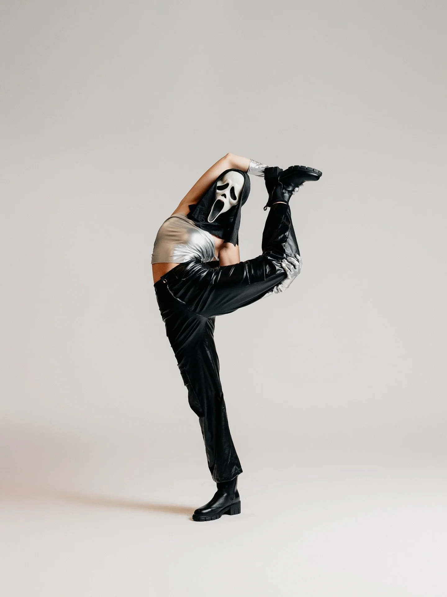 🎃👻 Happy Halloween from all of us at Bluewater Dance Academy! 🖤💜

Wishing everyone a fun, safe, and spooktacular night filled with treats, laughter, and maybe a little dancing too! 💃✨