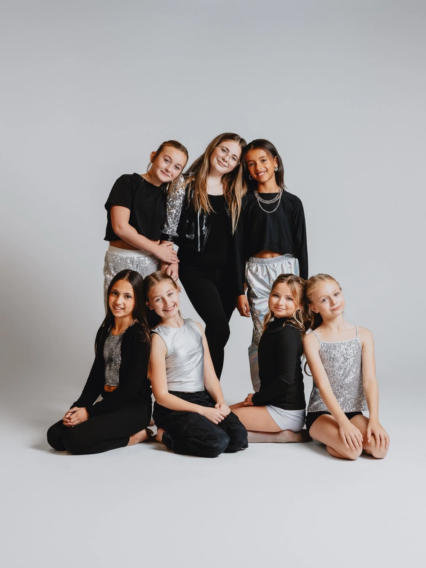 🩵S10 C1 Junior Company🩵

Greta 
Violet L
Violet W
Ainslie 
Violet R 
Bella
Mya