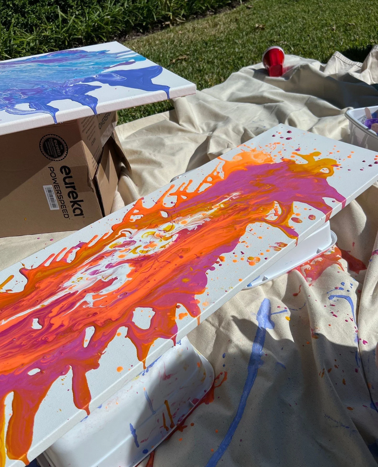 Filling open space with beautiful color.  Freedom.
#artforfun #paintmarbling #abstractart #lineart #colorplay #creative #visualart #modernart #design #artisticexpression #colorful