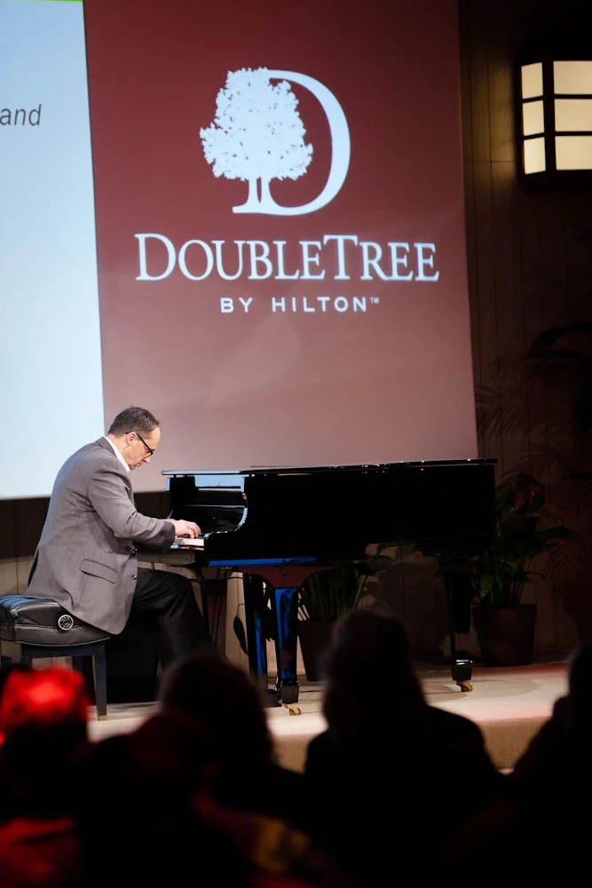 scottcookphotography_doubletree_110210-133-lowres.v1.jpg